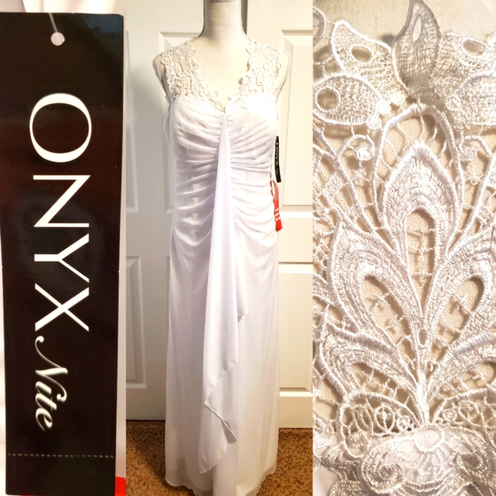 NWT ONYX Nite gorgeous sleeveless white gown